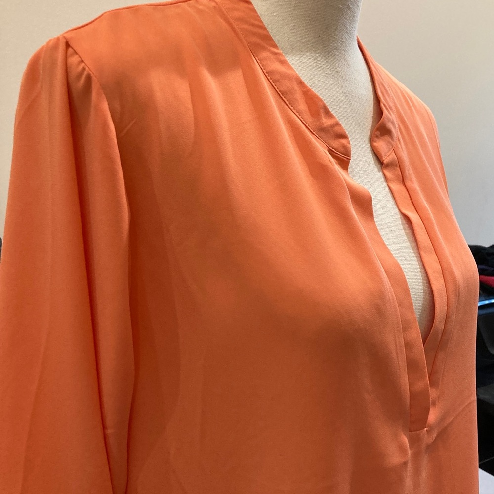 Chelsea Taylor - Henley Split Neck Blouse with Roll-Up Sleeves and Hi-Low Hem - Picture 7 of 10